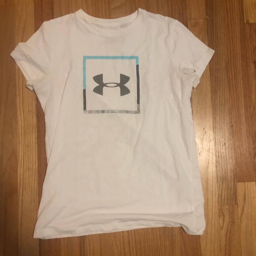 White short sleeved under armpit tee